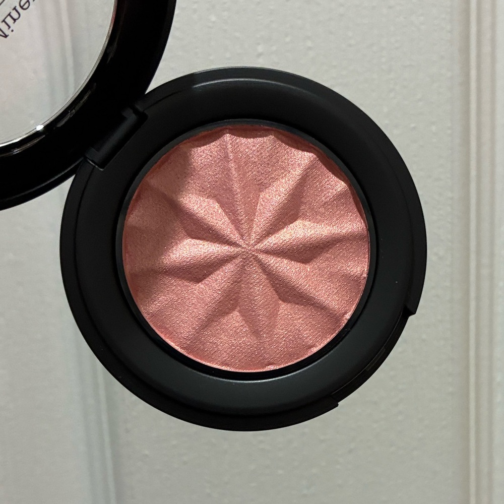 bareMinerals Highlighting Blush in Pink Glow